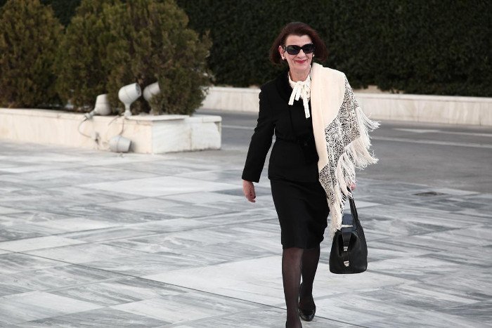 Το backstage της προχθεσινής ορκωμοσίας στη Βουλή -Η εξωτική κυρία με το ροζ, τα λουσάτα ντυσίματα, τα φιλιά [εικόνες] | iefimerida.gr 49