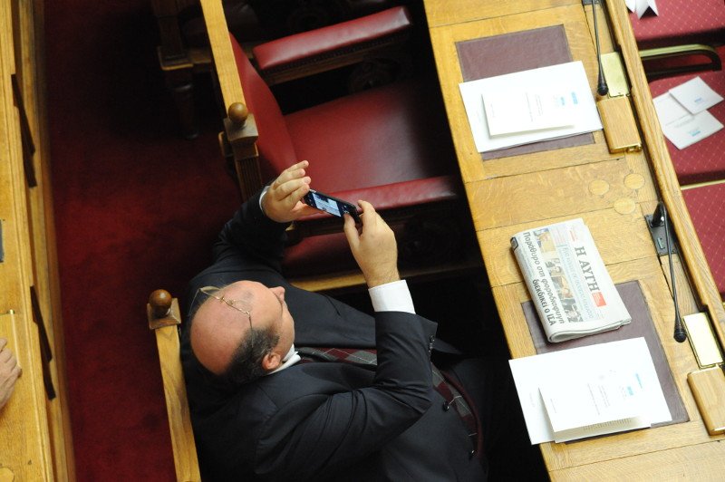 Οι selfies του Φίλη -Το παρολίγον «ατύχημα» με τα γυαλιά [εικόνες] | iefimerida.gr 10