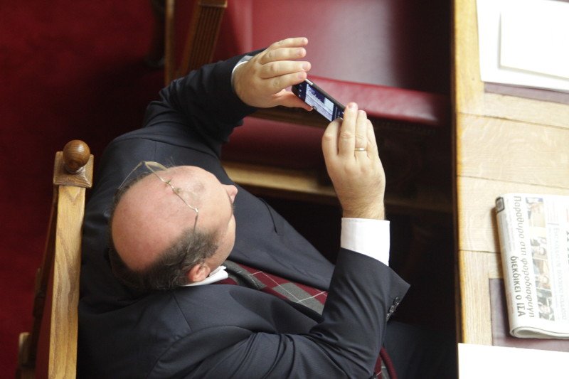 Οι selfies του Φίλη -Το παρολίγον «ατύχημα» με τα γυαλιά [εικόνες] | iefimerida.gr 6