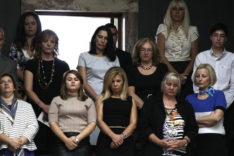 Το backstage της ορκωμοσίας στη Βουλή: Τα πηγαδάκια, οι συγγενείς στα θεωρία και το πορτοκαλί πουκάμισο του Τσακαλώτου [εικόνες] | iefimerida.gr 14