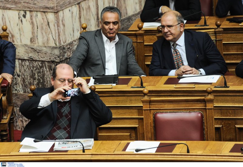 Οι selfies του Φίλη -Το παρολίγον «ατύχημα» με τα γυαλιά [εικόνες] | iefimerida.gr 3