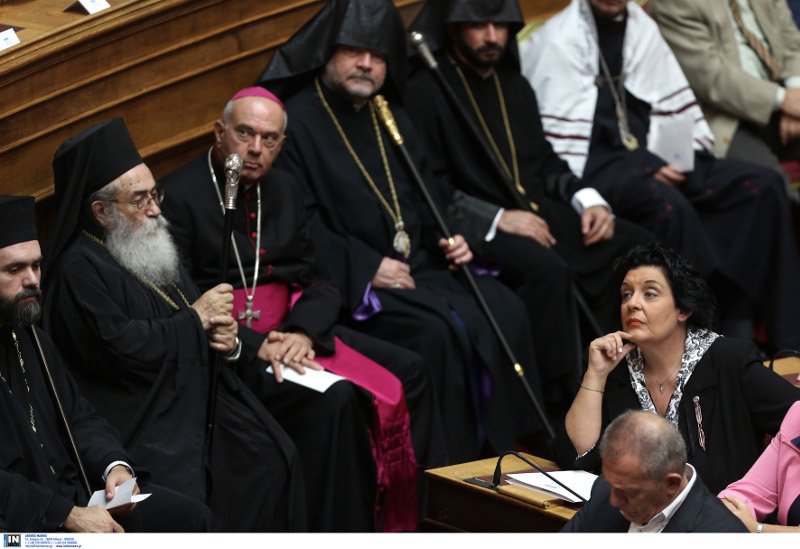 Το backstage της ορκωμοσίας στη Βουλή: Τα πηγαδάκια, οι συγγενείς στα θεωρία και το πορτοκαλί πουκάμισο του Τσακαλώτου [εικόνες] | iefimerida.gr 11