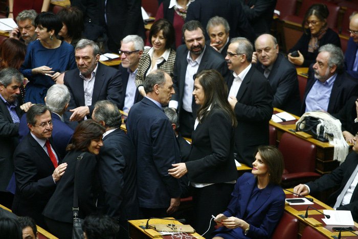 Καρέ-καρέ η ορκωμοσία της νέας Βουλής -Οι τρεις όρκοι και ο απών [εικόνες & βίντεο] | iefimerida.gr 0