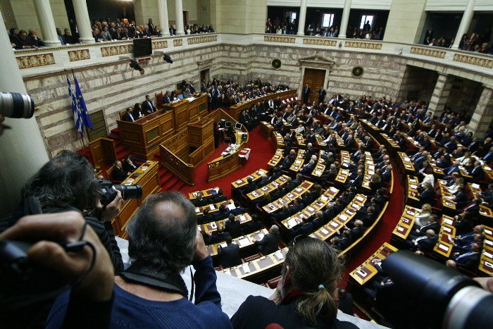 Καρέ-καρέ η ορκωμοσία της νέας Βουλής -Οι τρεις όρκοι και ο απών [εικόνες & βίντεο] | iefimerida.gr 9