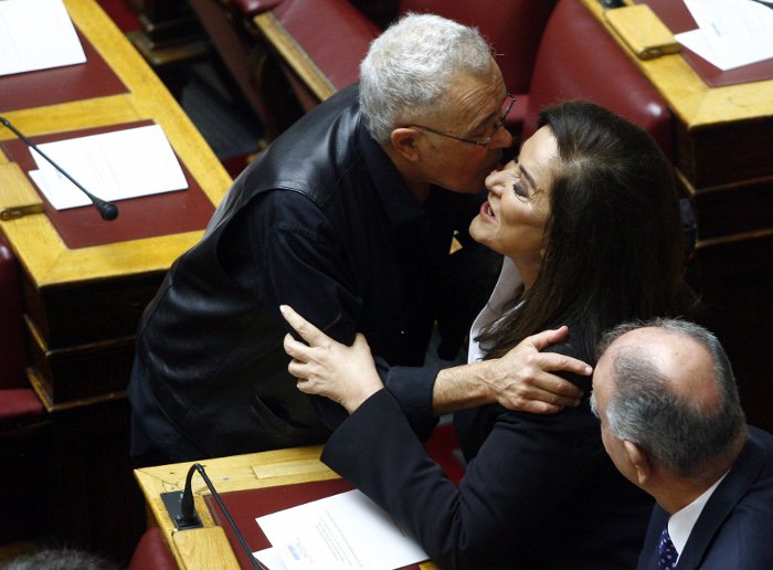 Καρέ-καρέ η ορκωμοσία της νέας Βουλής -Οι τρεις όρκοι και ο απών [εικόνες & βίντεο] | iefimerida.gr 18