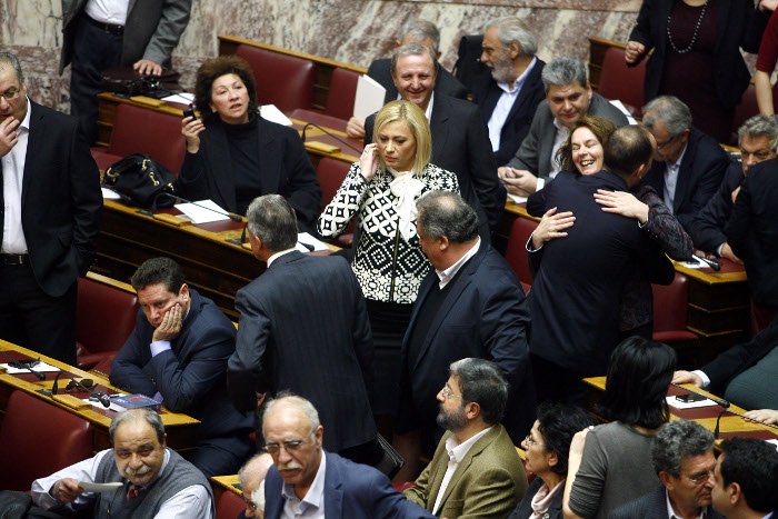 Καρέ-καρέ η ορκωμοσία της νέας Βουλής -Οι τρεις όρκοι και ο απών [εικόνες & βίντεο] | iefimerida.gr 17