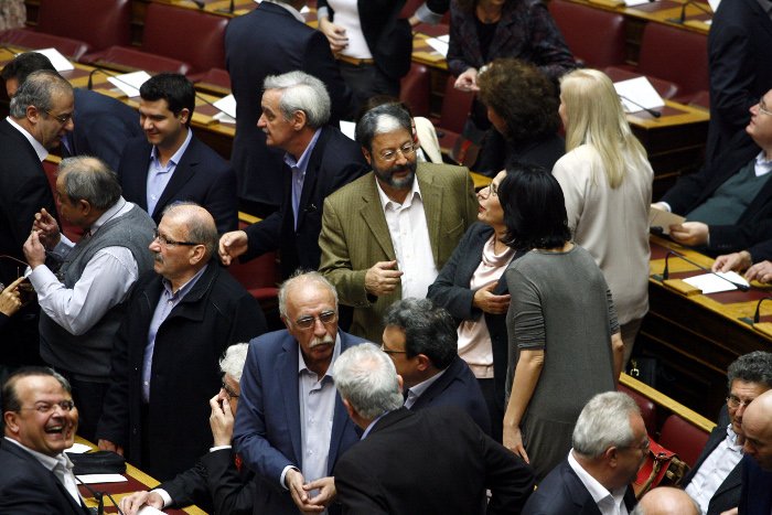 Καρέ-καρέ η ορκωμοσία της νέας Βουλής -Οι τρεις όρκοι και ο απών [εικόνες & βίντεο] | iefimerida.gr 2