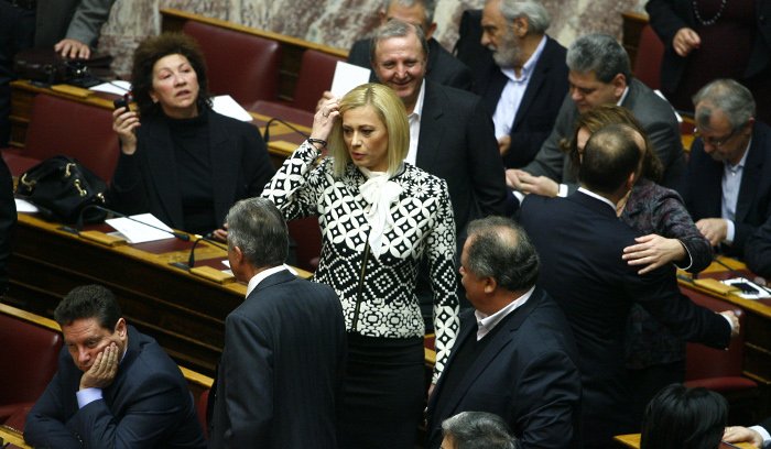 Καρέ-καρέ η ορκωμοσία της νέας Βουλής -Οι τρεις όρκοι και ο απών [εικόνες & βίντεο] | iefimerida.gr 16