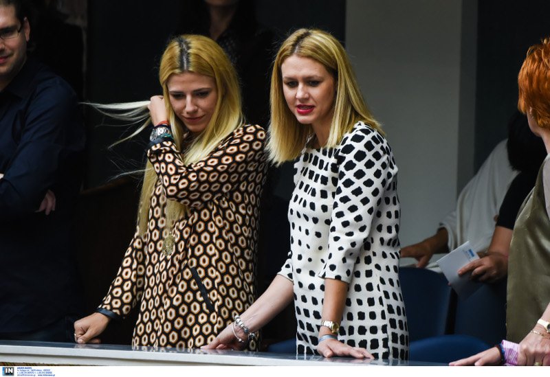 Το backstage της ορκωμοσίας στη Βουλή: Τα πηγαδάκια, οι συγγενείς στα θεωρία και το πορτοκαλί πουκάμισο του Τσακαλώτου [εικόνες] | iefimerida.gr 12