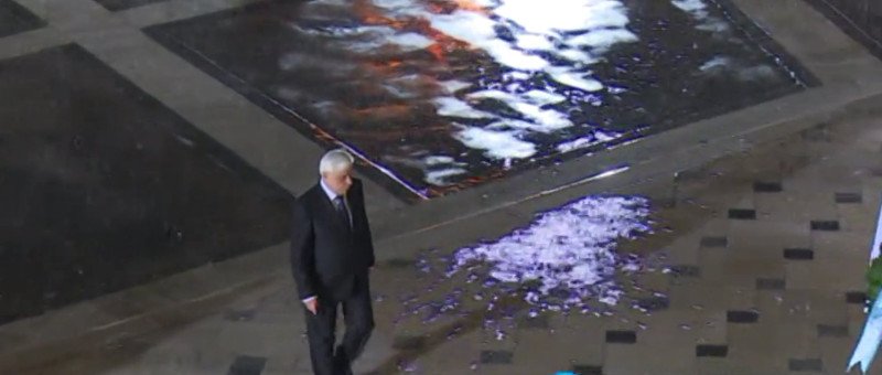 Το... fan club του Προκόπη Παυλόπουλου: «Αφήστε με να τον αγγίξω λίγο», «κοίτα τον γλυκούλη μου βρέχεται» [εικόνες] | iefimerida.gr 1