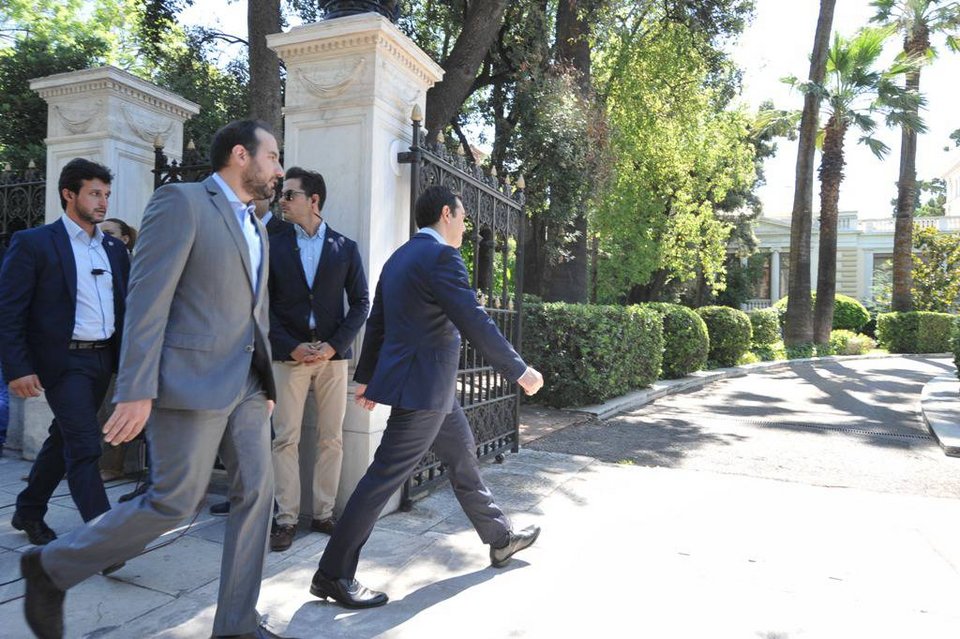 To παρασκήνιο της ορκωμοσίας: Η έκπληξη Χαϊκάλη, η χαρά του Κατρούγκαλου και η βλοσυρή ματιά του Πολάκη [εικόνες] | iefimerida.gr 8