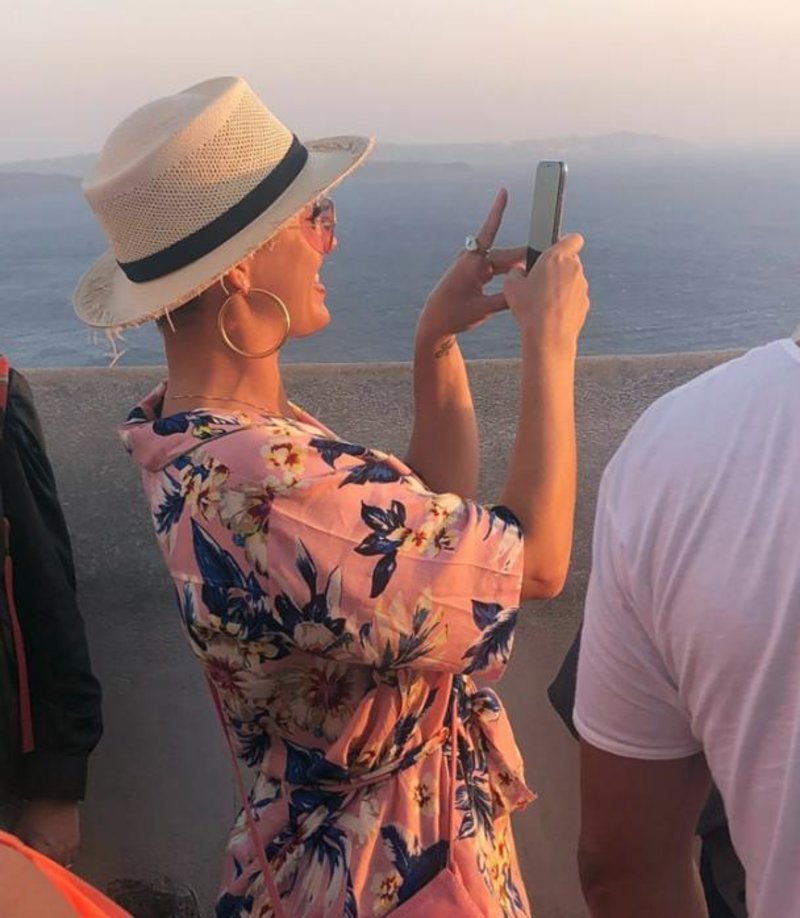 Στη Σαντορίνη για διακοπές η Katy Perry και ο Orlando Bloom [εικόνες] | iefimerida.gr 1