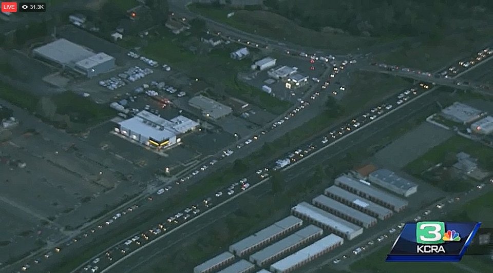 Εκκένωσαν την περιοχή γύρω από το μεγαλύτερο φράγμα των ΗΠΑ -Εδιωξαν 130.000 ανθρώπους από τα σπίτια τους [εικόνες & βίντεο] | iefimerida.gr 0