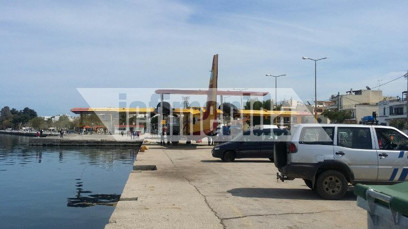 Πυροσβεστικό αεροσκάφος έγινε αξιοθέατο στην ακτή του Ωρωπού -Εξαιτίας βλάβης [εικόνες] | iefimerida.gr 2