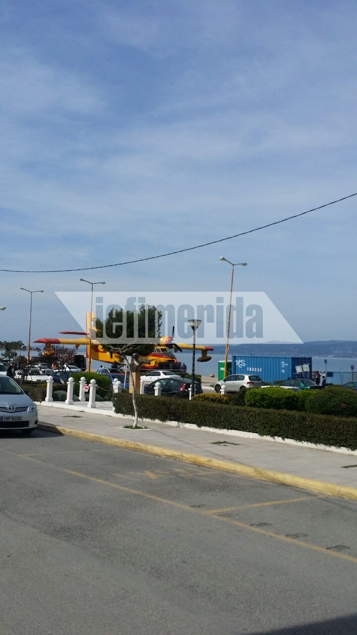 Πυροσβεστικό αεροσκάφος έγινε αξιοθέατο στην ακτή του Ωρωπού -Εξαιτίας βλάβης [εικόνες] | iefimerida.gr 4