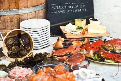 Φάτε όστρακα στο στέκι των γκάνγκστερ -Το αρχαιότερο λονδρέζικο εστιατόριο - Από το 1889 [εικόνες]   | iefimerida.gr 0