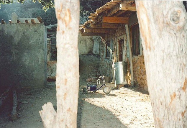 Το αρχηγείο του Μπιν Λάντεν -Σπάνιο υλικό από το κρησφύγετο του αρχηγού της Αλ Κάιντα [εικόνες] | iefimerida.gr 15