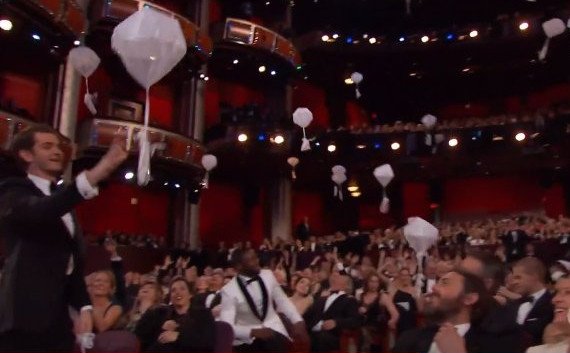 6+1 στιγμές των Οσκαρ: Τα tweets στον Τραμπ και τα ουρανοκατέβατα ντόνατς [βίντεο]  | iefimerida.gr 1