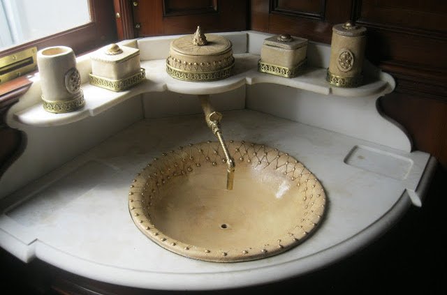 Στη ΔΕΘ το βασιλικό βαγόνι του Γεωργίου Α' -Με μετάξια, χαλκό και έβενο [εικόνες]  | iefimerida.gr 1