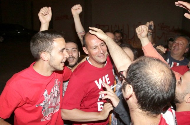 Υποδοχή «πρωταθλητών» στο ΣΕΦ από τον κόσμο του Ολυμπιακού [εικόνες] | iefimerida.gr 2