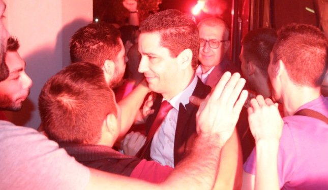 Υποδοχή «πρωταθλητών» στο ΣΕΦ από τον κόσμο του Ολυμπιακού [εικόνες] | iefimerida.gr 4