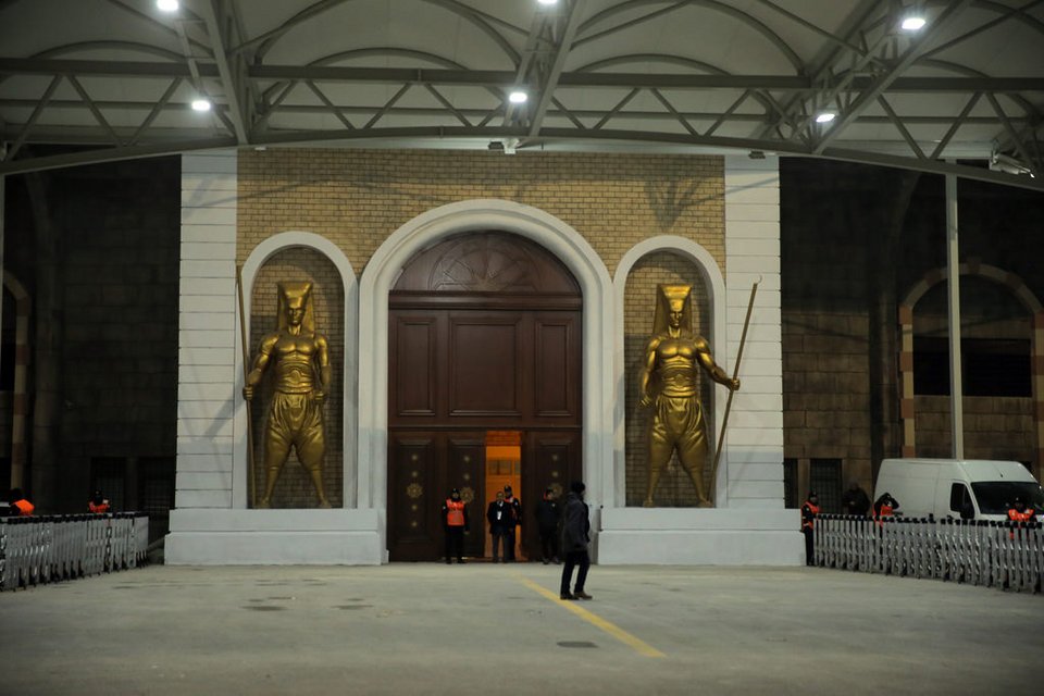 Χαντζάρες, οθωμανοί, εθνικισμός: Tο απίστευτο γήπεδο της Αγκυρας όπου μάχεται απόψε ο Ολυμπιακός [εικόνες]  | iefimerida.gr 1