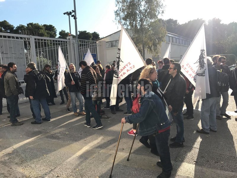 Σύμφωνα με τους συναδέλφους της, η κάθε ημέρα φυλάκισης της 53χρονης ισοδυναμεί με φυσική και οικονομική εξόντωση της ίδιας και της οικογένειας της