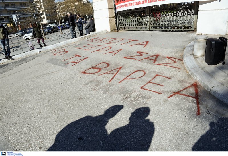 «Κάτω τα ξερά σας από τα βαρέα»