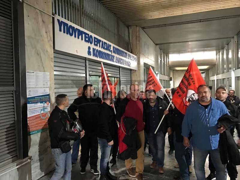 Εισβολή ΠΟΕ-ΟΤΑ στο υπουργείο Εργασίας | iefimerida.gr 2