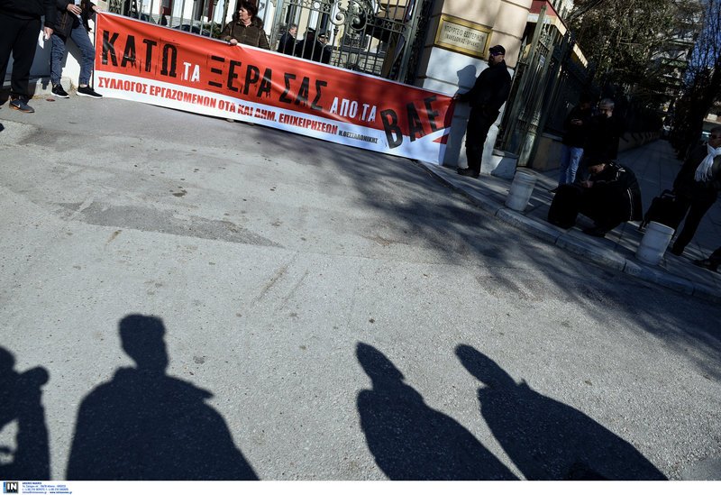 Θεσσαλονίκη: Διαμαρτυρία εργαζομένων ΟΤΑ έξω από το ΥΜΑΘ [εικόνες & βίντεο] | iefimerida.gr 3