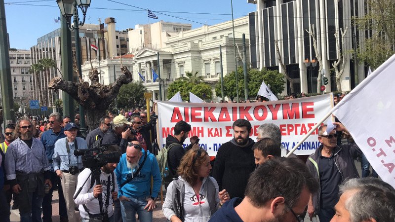Συγκέντρωση συμβασιούχων των ΟΤΑ έξω από τη Βουλή -Ζήτησαν μονιμοποίηση [εικόνες & βίντεο] | iefimerida.gr 2