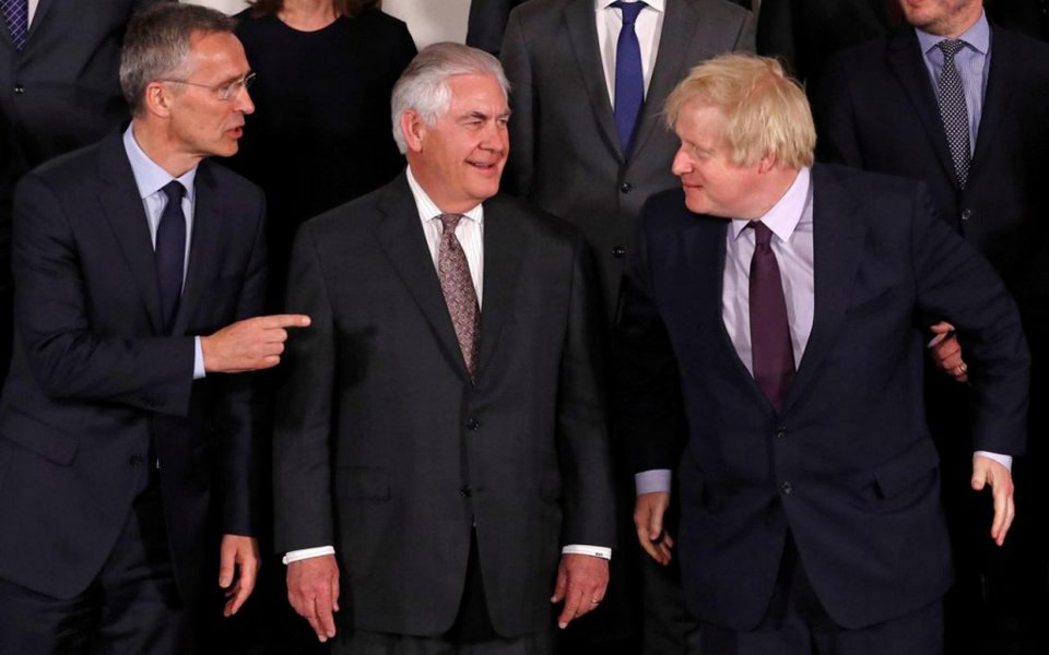 Ο Rex Tillerson ζήτησε από τους ευρωπαίους να αυξήσουν τις δαπάνες για το ΝΑΤΟ -Πόσο πληρώνει η Ελλάδα | iefimerida.gr 1