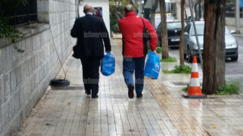  Στο Μέγαρο Μαξίμου αλλάζουν τηλεφωνικές συσκευές [εικόνες] | iefimerida.gr 1