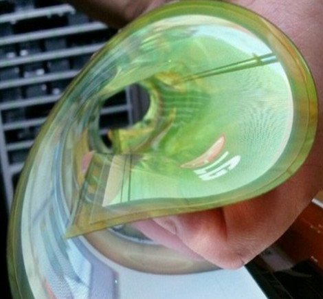 Τεχνολογική επανάσταση -Κατασκευάστηκε οθόνη τηλεόρασης που διπλώνει σε ρολό [εικόνες] | iefimerida.gr 0