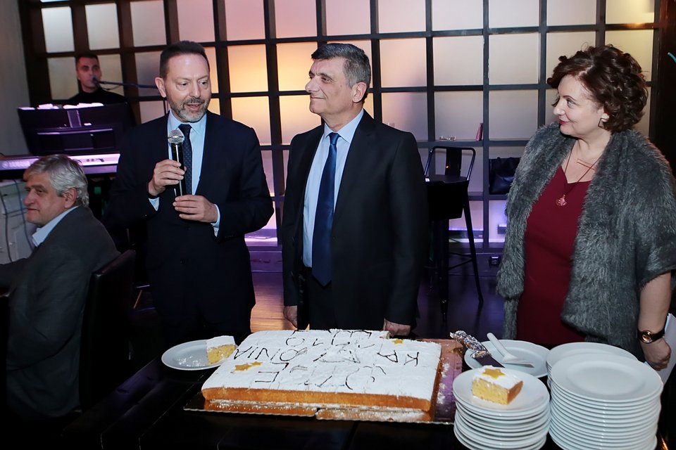 Από αριστερά: Ο διοικητής της ΤτΕ Γ. Στουρνάρας, ο πρόεδρος της ΟΤΟΕ Στ. Κούκος και το μέλος του ΔΣ της ΟΤΟΕ Σοφία Καντά