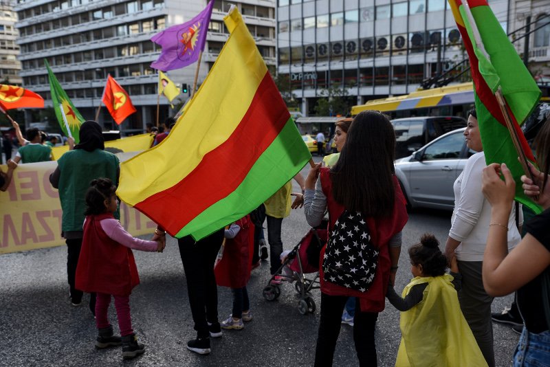 Πορεία Κούρδων στο κέντρο της Αθήνας για την απελευθέρωση του Οτσαλάν [εικόνες] | iefimerida.gr 4