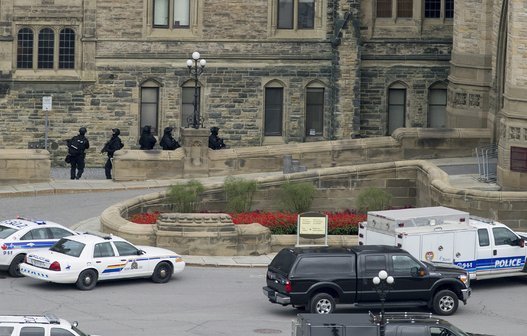 Αυτός σκόρπισε τον θάνατο στo Κοινοβούλιο του Καναδά: Εχει ασπαστεί το Ισλάμ και είχε συλληφθεί στο παρελθόν [εικόνες] | iefimerida.gr 5