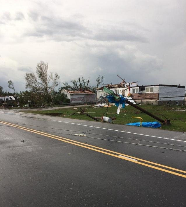 «Εμπόλεμη ζώνη» η επαρχία της Οτάβα από σαρωτικό πέρασμα ανεμοστρόβιλου [εικόνες & βίντεο]  | iefimerida.gr 0