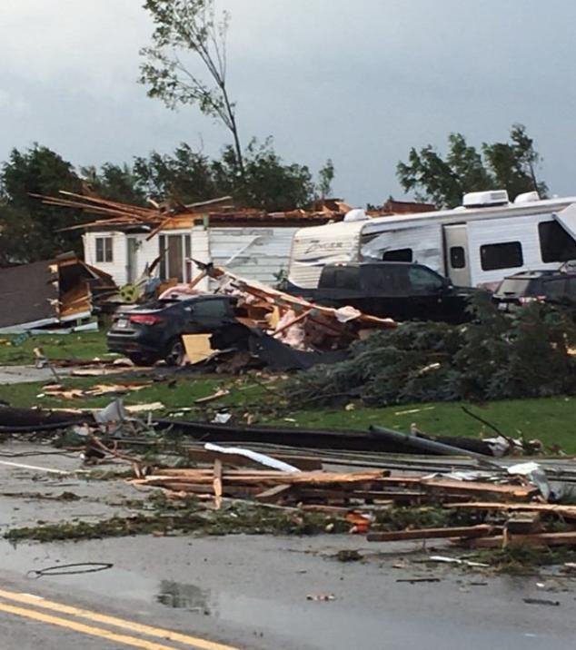«Εμπόλεμη ζώνη» η επαρχία της Οτάβα από σαρωτικό πέρασμα ανεμοστρόβιλου [εικόνες & βίντεο]  | iefimerida.gr 2