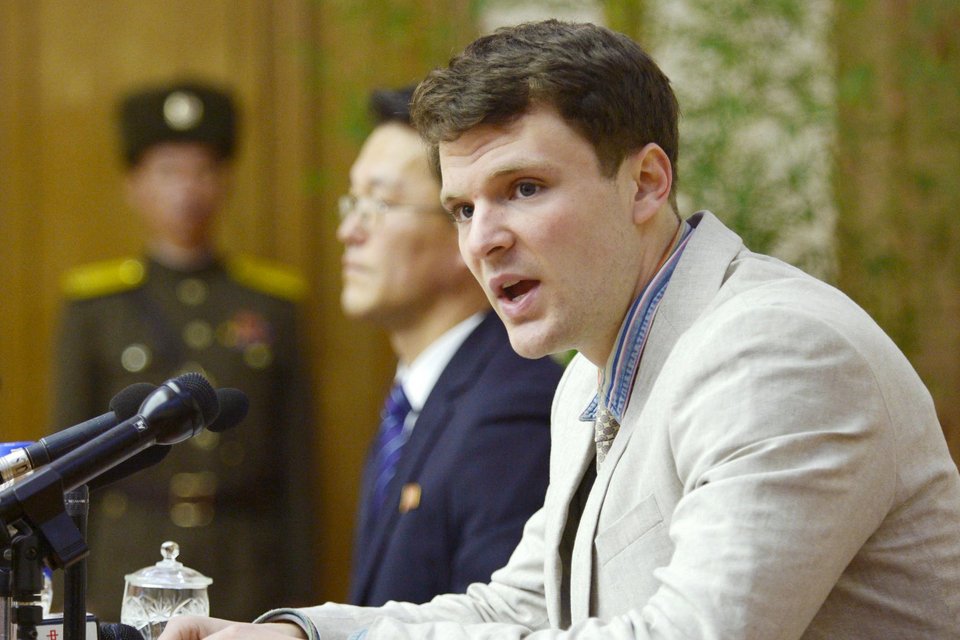 Βόρεια Κορέα: Αμερικανός φοιτητής καταδικάστηκε σε 15 χρόνια καταναγκαστικών έργων [εικόνες] | iefimerida.gr 1