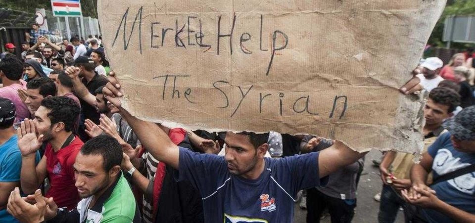 Χάος στην Ουγγαρία: Συγκρούσεις μεταναστών- αστυνομίας, δεκάδες τραυματίες [εικόνες & βίντεο] | iefimerida.gr 3