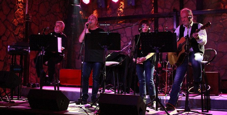 Δύο προτάσεις 50s και 80s, για πολύ χορό, με τραγουδιστές έκπληξη. Δεν θα το πιστεύετε! [εικόνες]  | iefimerida.gr 1