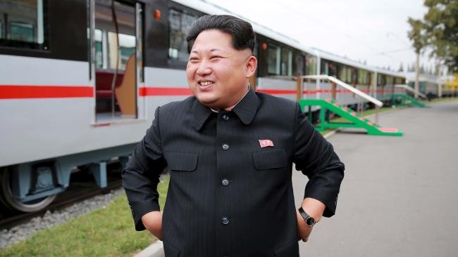 Απίστευτος νόμος στη Β. Κορέα: Βγήκαν στον δρόμο κομμωτές -Τους κουρεύουν όλους όπως τον Κιμ Γιονγκ Ουν [εικόνες] | iefimerida.gr 4