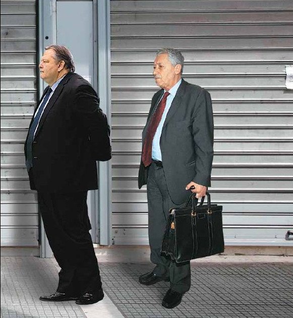 Απίστευτο: Στην ουρά έξω από ATM Σαμαράς, Τσίπρας, Βενιζέλος, Κουβέλης - Θραύση κάνει τo φωτομοντάζ των Νέων [εικόνα] | iefimerida.gr 1