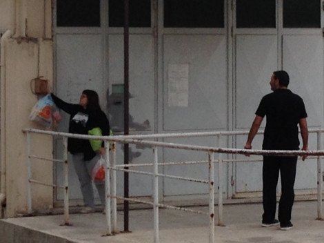 Η Ουρανία στον Κορυδαλλό φορτωμένη με δεκάδες ταπεράκια -Γιατί ο Μιχαλολιάκος τρώει μόνο σπιτικό φαγητό [εικόνες] | iefimerida.gr 2