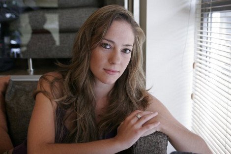 Η 32χρονη καλλονή ηθοποιός σύντροφος του Σάκη Μπουλά μιλά για την περιπέτεια της υγείας του [εικόνες] | iefimerida.gr 2