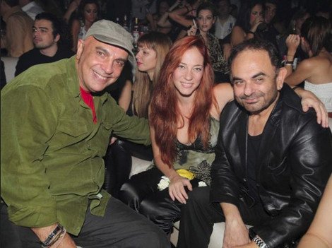 Η 32χρονη καλλονή ηθοποιός σύντροφος του Σάκη Μπουλά μιλά για την περιπέτεια της υγείας του [εικόνες] | iefimerida.gr 3