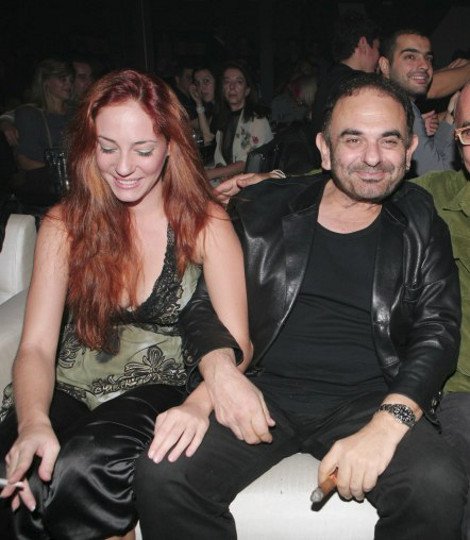 Η 32χρονη καλλονή ηθοποιός σύντροφος του Σάκη Μπουλά μιλά για την περιπέτεια της υγείας του [εικόνες] | iefimerida.gr 5