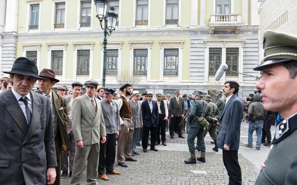 Στα γυρίσματα της ταινίας «Ουζερί Τσιτσάνης» [βίντεο & εικόνες] | iefimerida.gr 4