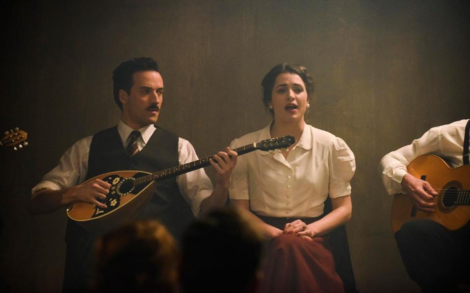 Στα γυρίσματα της ταινίας «Ουζερί Τσιτσάνης» [βίντεο & εικόνες] | iefimerida.gr 5